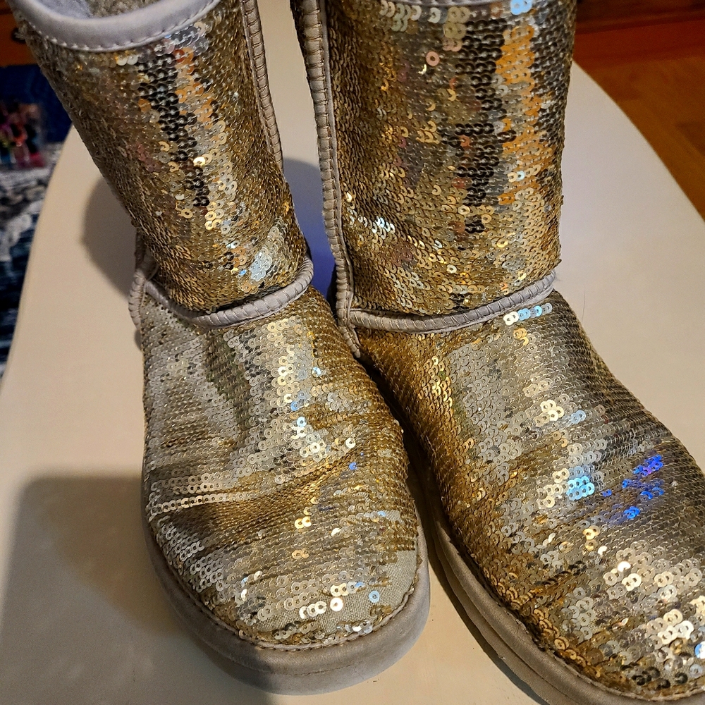 Gold Sparkle Uggs size 7